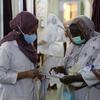 सूडान में, यूएन जनसंख्या कोष द्वारा समर्थित एक अस्पताल में दाइयाँ. यह तस्वीर मौजूदा संकट से पहले की है.