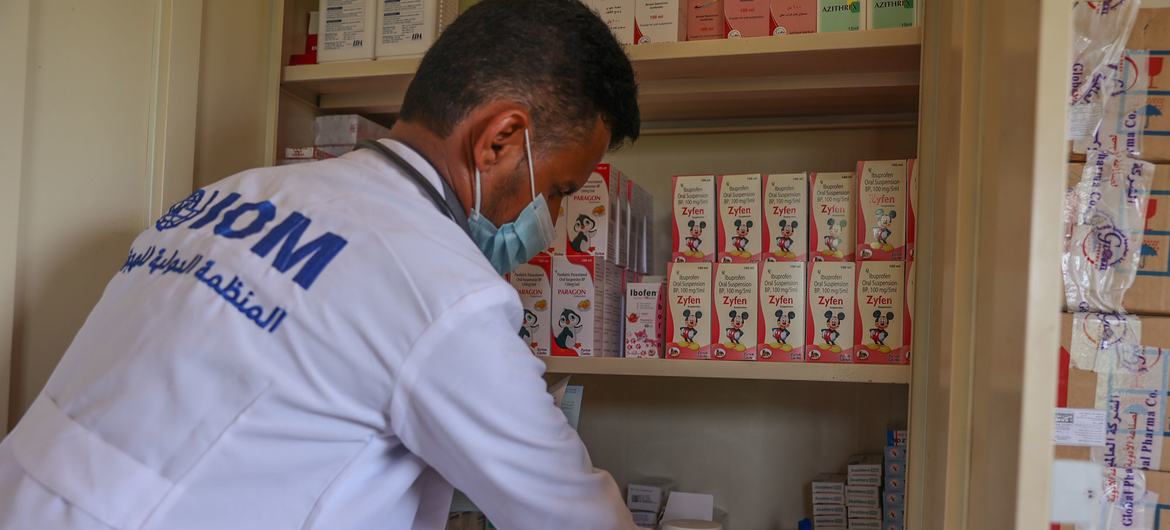 An IOM-supported health worker in Yemen accesses medical supplies. An IOM-supported health worker in Yemen accesses medical supplies.