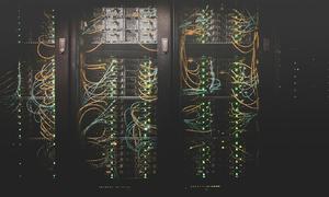 Un servidor de centro de datos es un ordenador potente y especializado.