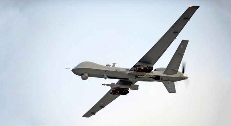 Un vehículo aéreo autónomo vuela sobre Afganistán.