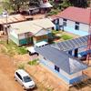 Vue aérienne de la sous-station de la Radio-Télévision Nationale Congolaise à Beni, soutenue par la MONUSCO.