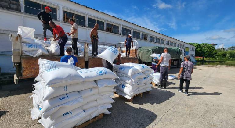El Programa Mundial de Alimentos prepara la entrega de ayuda alimentaria a las comunidades cubanas afectadas por el huracán Melissa.