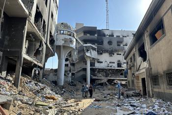  Al-Shifa Hospital in Gaza lies in ruins.