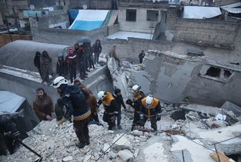 الزلزال القوي الذي ضرب سوريا يوم السادس من شباط/فبراير أدى إلى دمار هائل في مناطق عديدة منها إدلب.