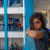 在加沙近东救济工程处学校避难的巴勒斯坦女孩。