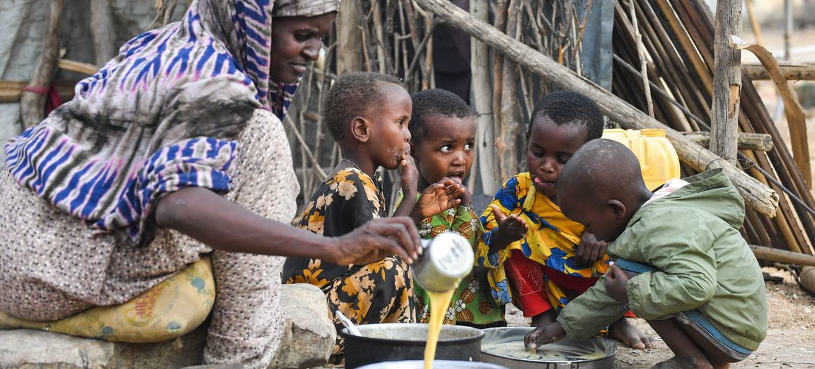 Children having porridge following the resumption of refugee food assistance in the Bokolmayo refugee camp in the Somali region of Ethiopia.