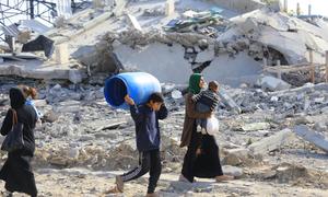 Displaced Palestinians are returning to their houses following the ceasefire agreement in Gaza.