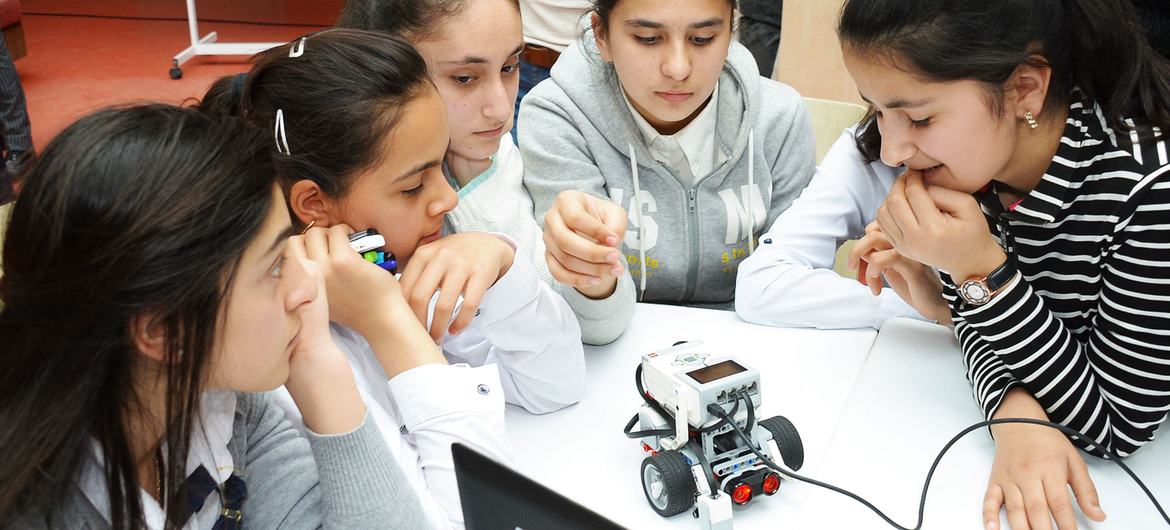 Azerbaijani girls studying STEM subjects, with support from UNDP