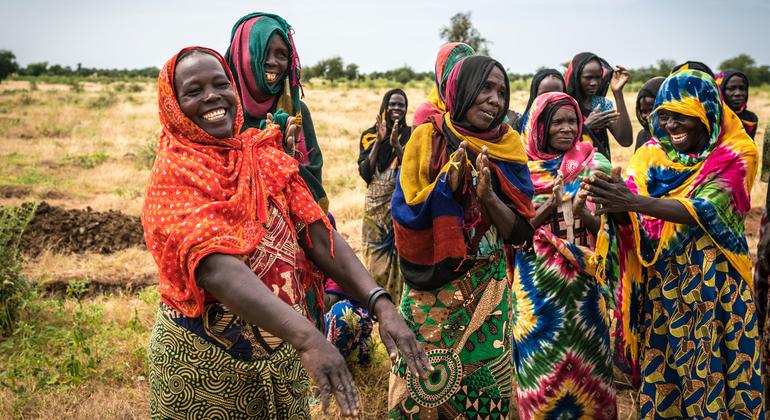 Women in Djoukoulkili, Chad – a country wracked by conflict and climate change – take part in land rehabilitation programme supported by the UN World Food Programme (WFP).