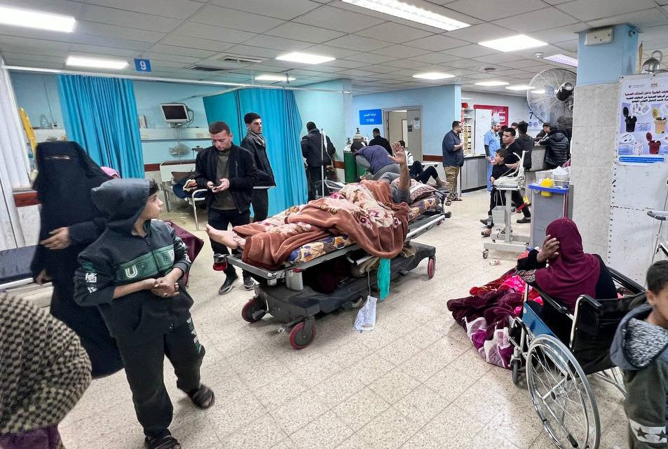 Les hôpitaux de la bande de Gaza ont du mal à fournir des services.