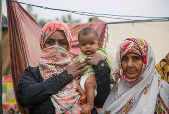 यमन में तीन-चौथाई से अधिक विस्थापित, महिलाएँ व बच्चे हैं.