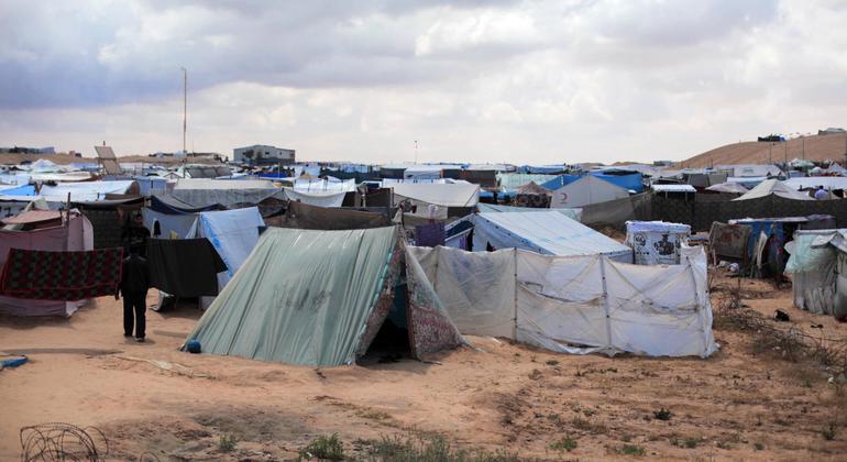 A maioria das pessoas deslocadas em Gaza está vivendo em tendas.