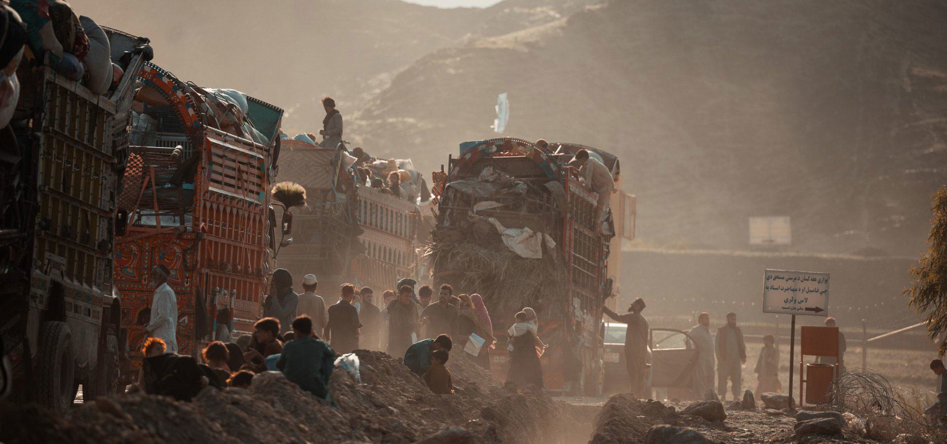 اس سال مئی میں پاکستان سے وطن لوٹنے والے افغان مہاجرین کا ایک قافلہ۔