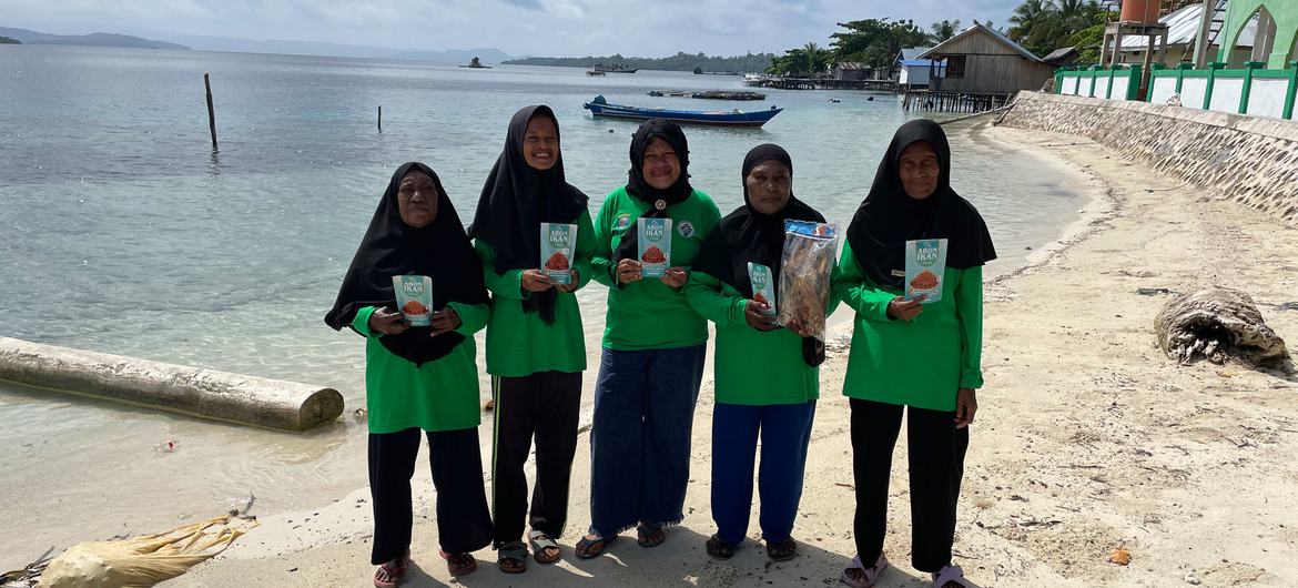 Women on the remote island of Bianci, Southwest Papua, have doubled their income by moving from selling raw fish to selling fish-based products. Women on the remote island of Bianci, Southwest Papua, have doubled their income by moving from selling raw fish to selling fish-based products.