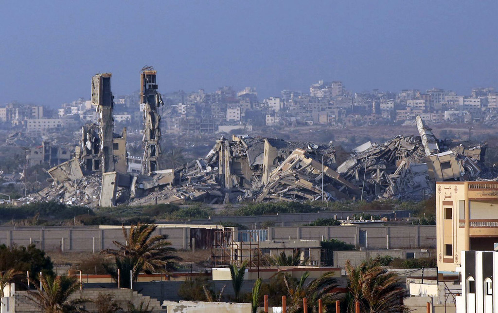 دمار هائل في غزة نتيجة الحرب التي بدأت في 7 تشرين الأول/أكتوبر 2023.