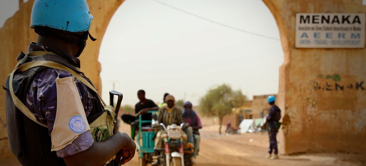 La police des Nations Unies patrouille dans la région de Menaka, au nord-est du Mali.