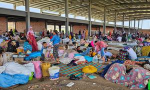 Displaced families sheltering in an unfinished building in eastern Sudan. (file)