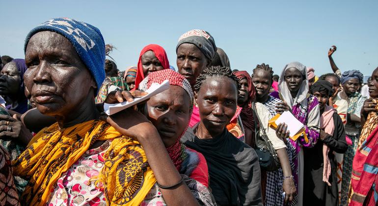 South Sudanese returnees arrive at the Joda border point in Upper Nile State.