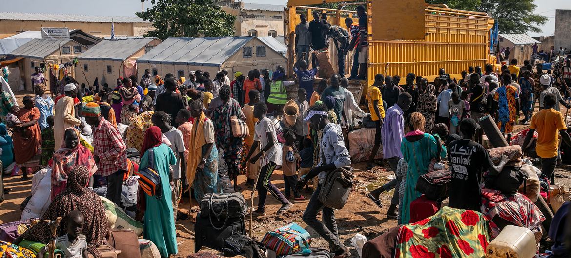 Repatriados do Sudão do Sul chegam ao ponto fronteiriço de Joda, no estado do Alto Nilo