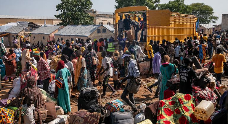 عائدون من جنوب السودان يصلون إلى نقطة جودا الحدودية بولاية أعالي النيل.