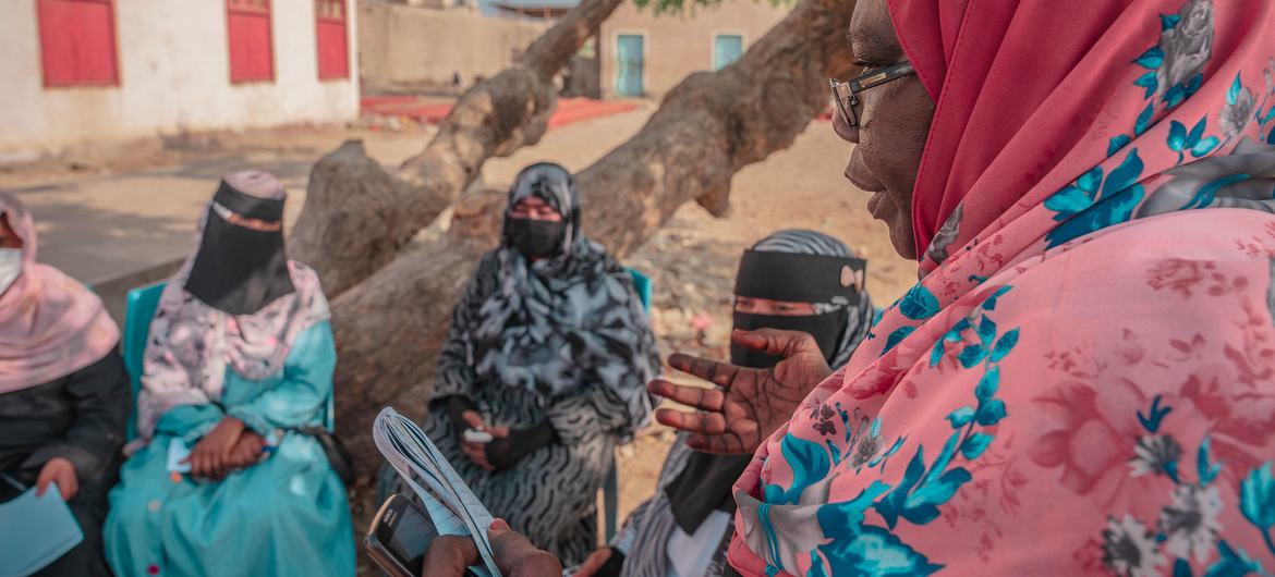Las mujeres de Sudán se reúnen para debatir sobre la paz y los derechos humanos.