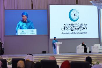 نائبة الأمين العام للأمم المتحدة تخاطب المؤتمر الدولي حول المراة في الإسلام في مدينة جدة السعودية.