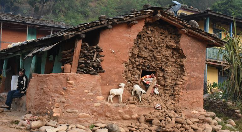 Unicef lembra que metade dos mortos e feridos no terremoto no Nepal são crianças