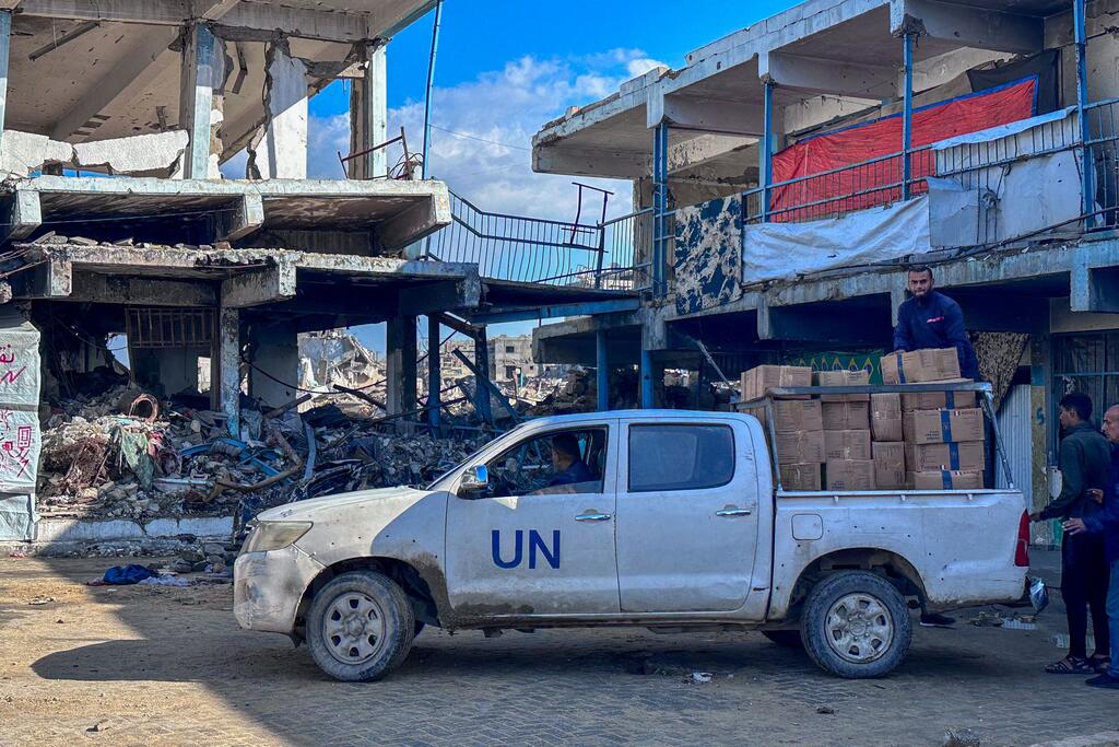 مساعدات أممية تصل إلى جباليا، شمال غزة في وقت سابق.