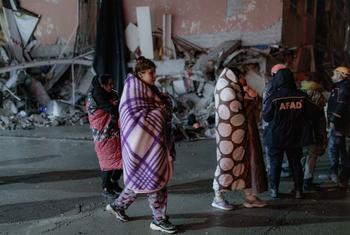 Des milliers d'enfants et de familles sont en danger après deux tremblements de terre dévastateurs qui ont frappé le sud-est de la Türkiye et la Syrie le 6 février 2023.