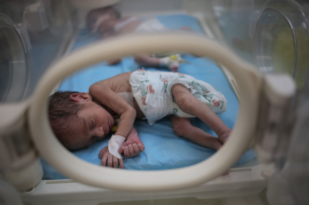 El 5 de marzo de 2024, UNICEF y sus aliados entregaron 23 incubadoras a hospitales de Rafah, en el sur de Gaza.