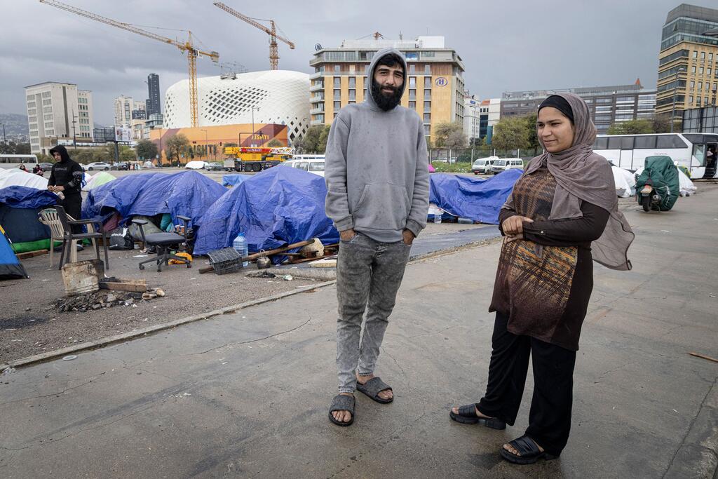Вынужденные переселенцы живут в палатках в центре Бейрута.