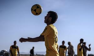  Jugador en un torneo de fútbol para desplazados en Ma'rib (Yemen).