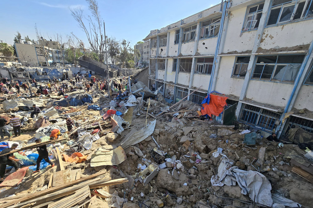 Una escuela de la UNRWA convertida en refugio en Al Bureij, Gaza, quedó en ruinas tras un ataque israelí perpetrado en mayo de 2025.