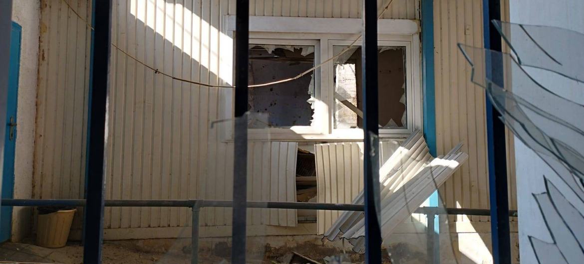 أصيب المركز الصحي التابع للأونروا في مخيم جنين بأضرار بالغة خلال العملية العسكرية الإسرائيلية 