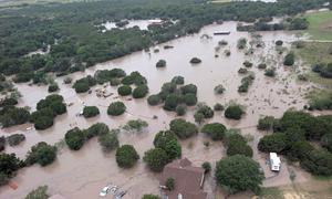 La crecida del río Guadalupe, cerca de Kerrville (Texas), ha causado decenas de muertos.