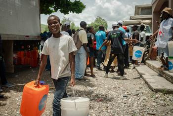 Des agences de l'ONU distribuent de l'aide humanitaire à Bassin Bleu, en Haïti, une localité attaquée par des gangs en septembre 2025. Des agences de l'ONU distribuent de l'aide humanitaire à Bassin Bleu, en Haïti, une localité attaquée par des gangs en septembre 2025.