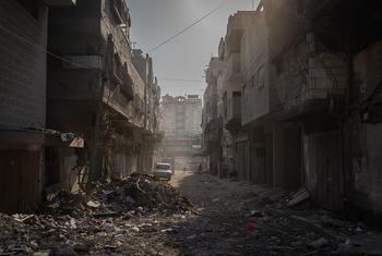 ग़ाज़ा पट्टी का अधिकांश हिस्सा हिंसक टकराव की वजह से बर्बाद हो चुका है.