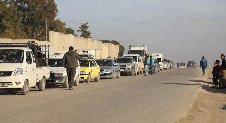 Жители Алеппо массово покидают город после ухудшения ситуации в области безопасности.