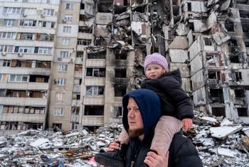 Около 40 процентов населения Украины сегодня нуждается в гуманитарной помощи и защите.