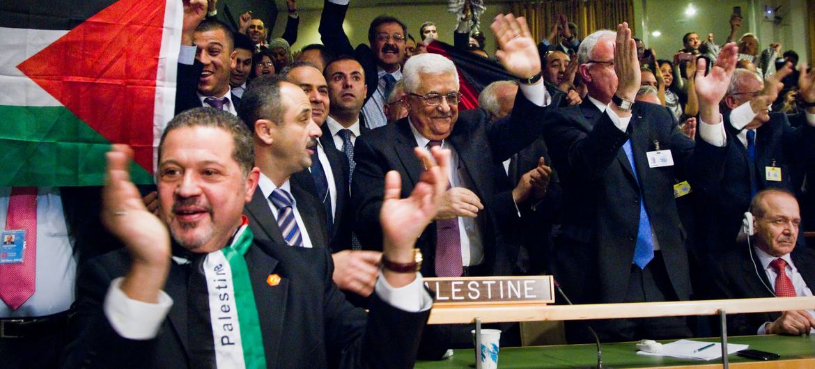 联合国大会于2012年通过一项决议，给予巴勒斯坦联合国非会员观察员国地位。（文件）