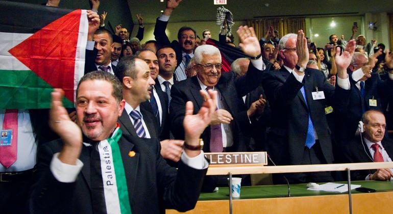 (من الأرشيف) اتخذت الجمعية العامة قرارا في عام 2012 يمنح فلسطين صفة دولة مراقب غير عضو في الأمم المتحدة. 