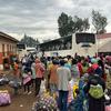 Refugiados da República Democrática do Congo chegam a um centro de trânsito em Uganda