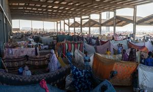 Muchos refugiados y desplazados sudaneses están regresando a sus hogares pese a la incertidumbre que impera en Sudán-