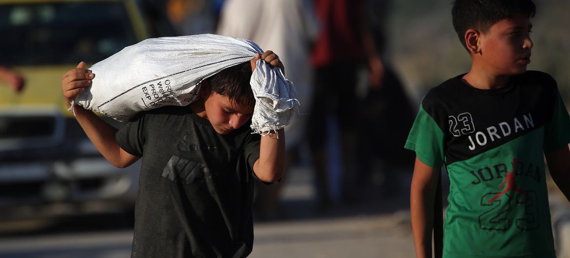 Hungry people in Gaza run the risk being shot when picking up food aid. Hungry people in Gaza run the risk being shot when picking up food aid.