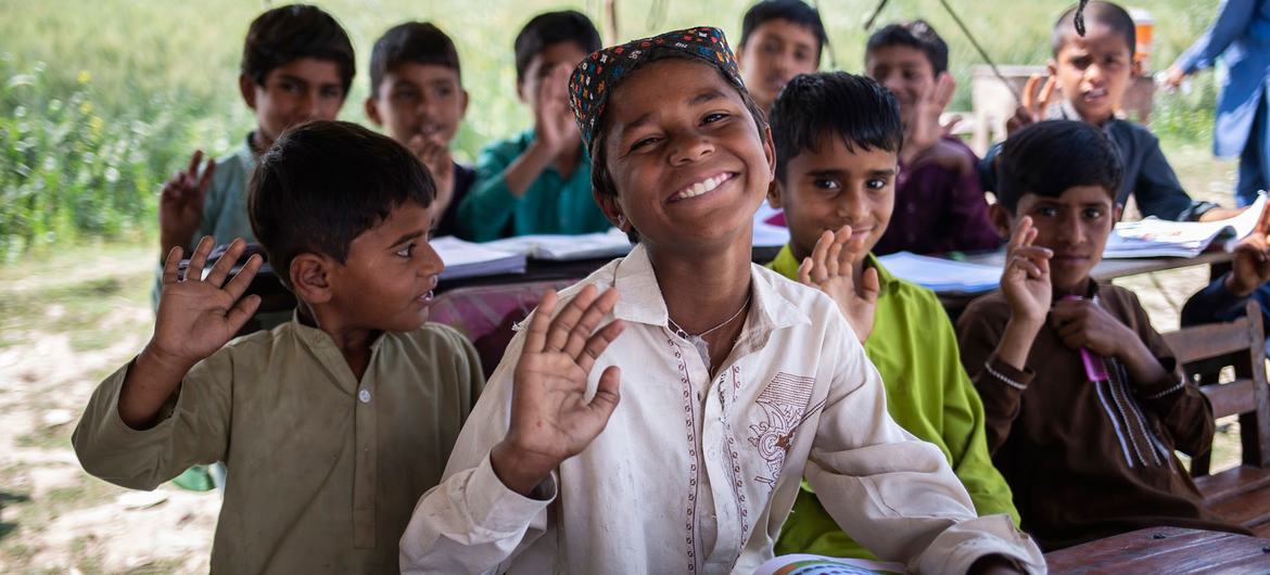 Aujourd’hui, dans le monde, quelque 250 millions d’enfants ne sont pas scolarisés.