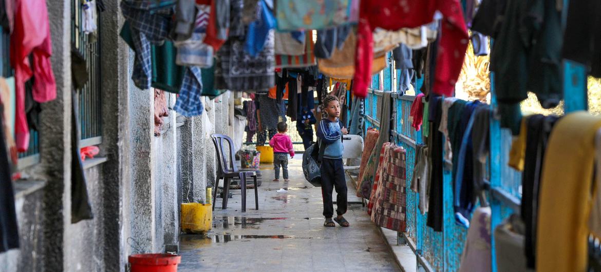 منذ أكثر من عام، تحولت العديد من مدارس الأونروا في غزة إلى أماكن إيواء للنازحين