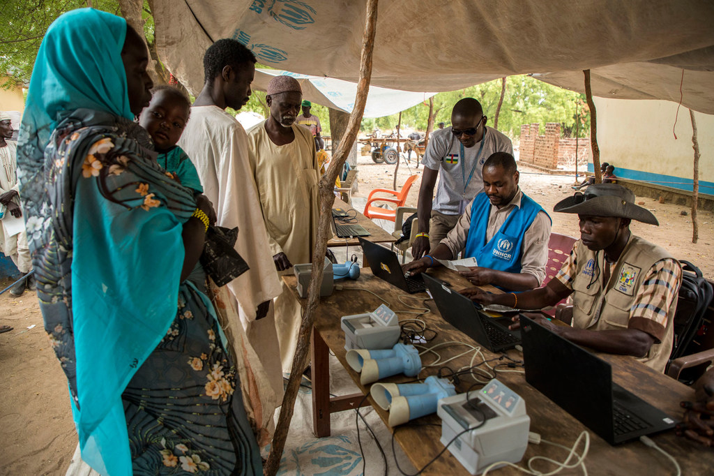 Refugiados sudaneses registrándose en un centro de acogida en Birao, en la República Centroafricana.