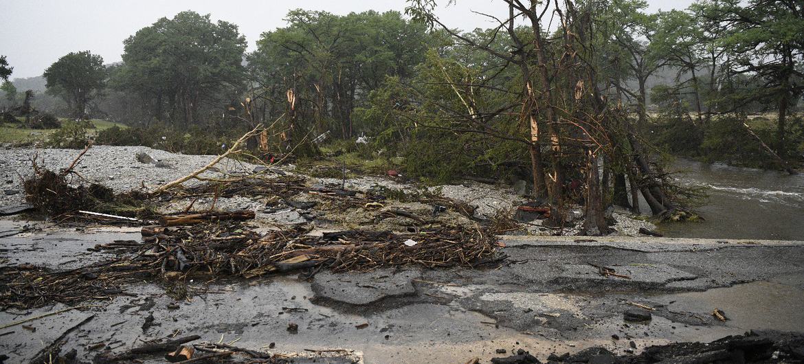 美国得克萨斯州中部发生特大洪水灾害。
