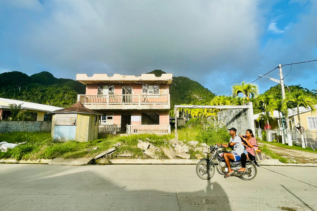El 98% de las infraestructuras de la isla de Providencia resultaron dañadas tras el paso del huracán Iota, incluyendo impactos en las infraestructuras, pérdidas de bienes, enseres y bloqueos de carreteras.
