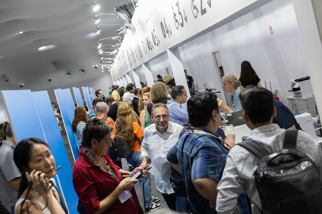 Washiriki wakiwasili siku ya kwanza ya COP30 huko Belém, Brazil. 